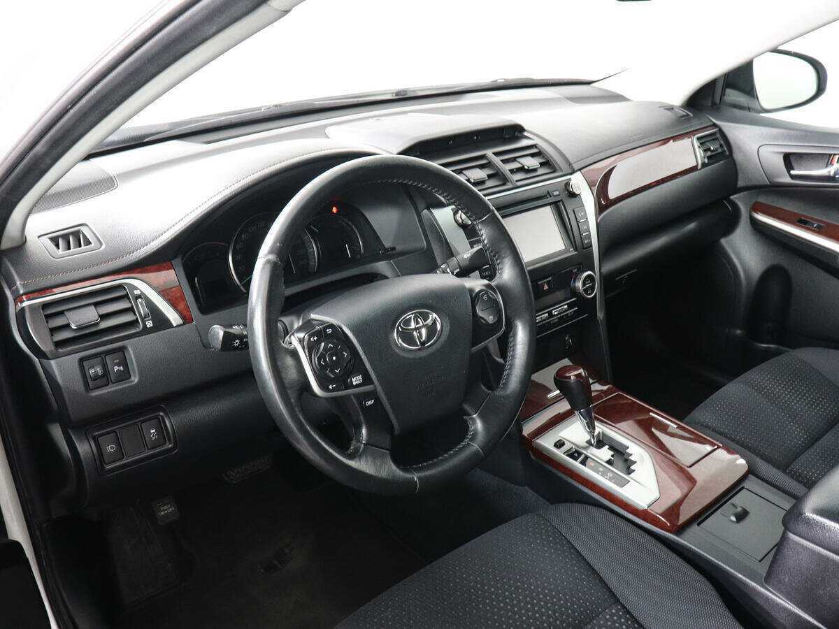 Toyota Camry с пробегом — 2014 год. Фото: #8