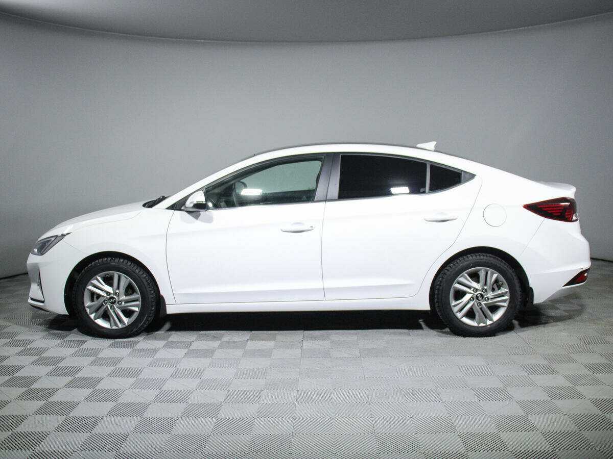 Hyundai Elantra с пробегом — 2020 год. Фото: #4