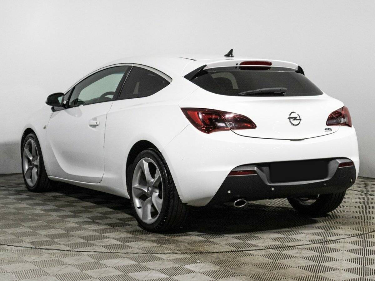 Opel Astra с пробегом — 2013 год. Фото: #6