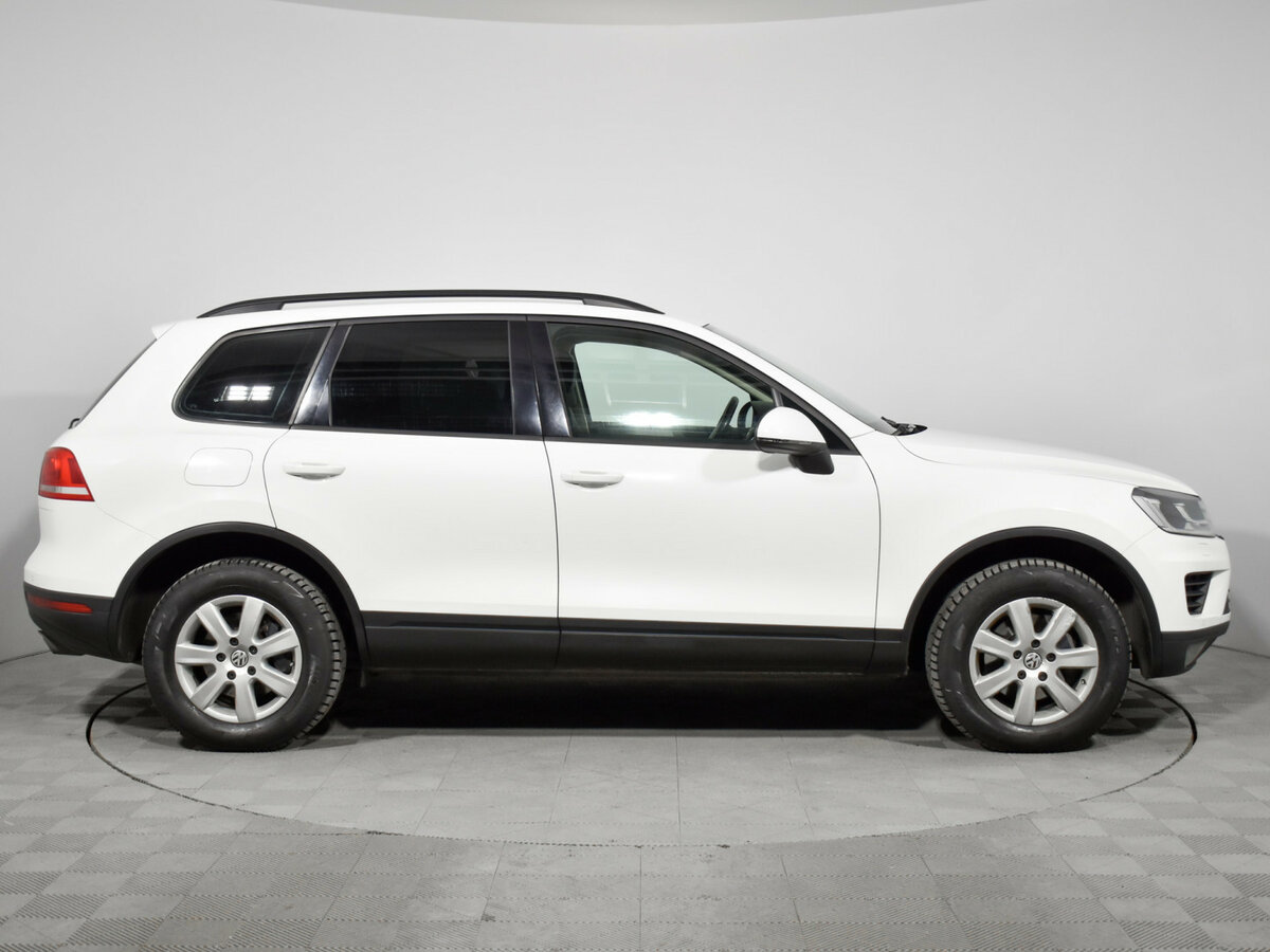 Volkswagen Touareg с пробегом — 2015 год. Фото: #3