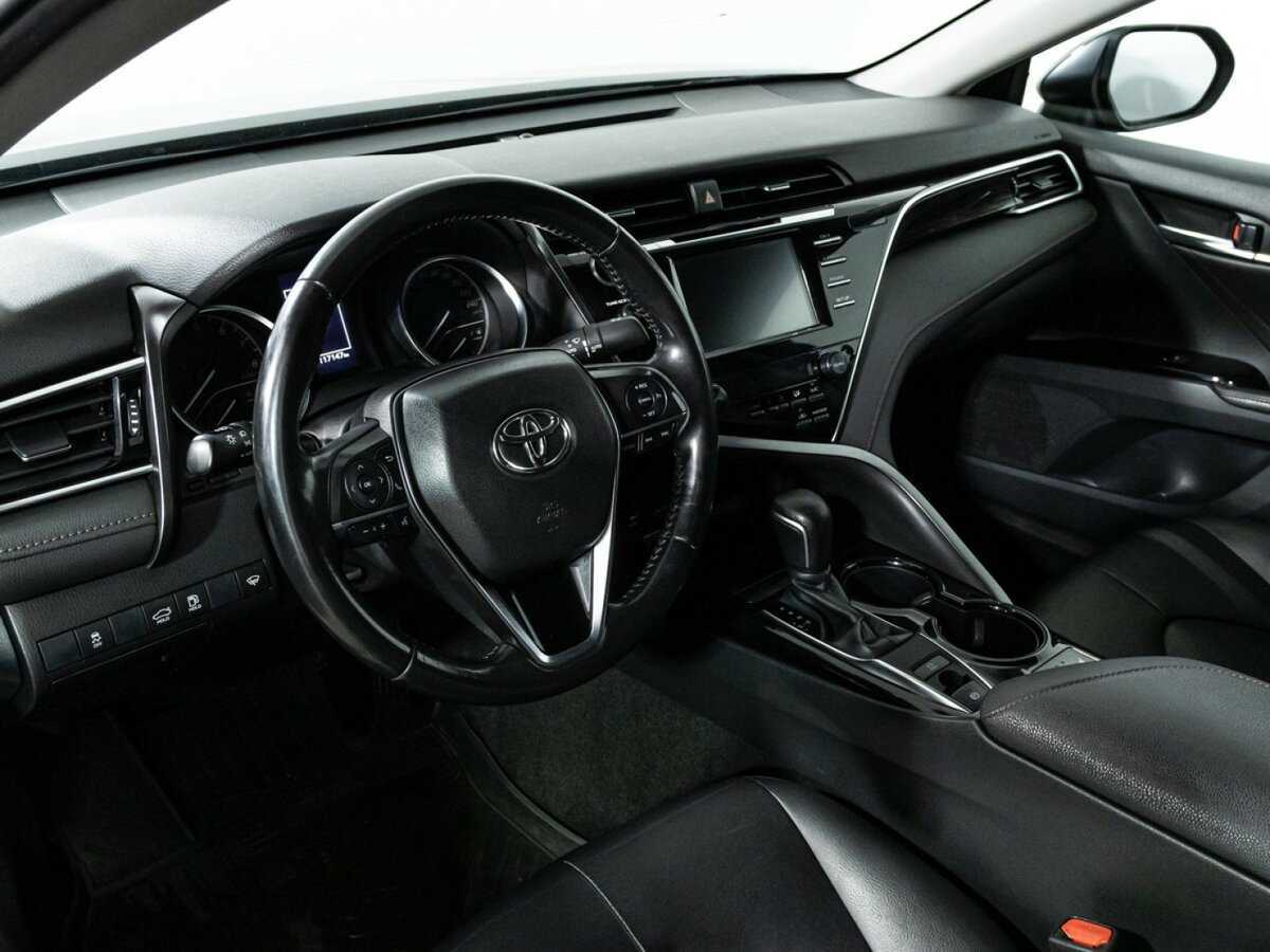 Toyota Camry с пробегом — 2019 год. Фото: #10