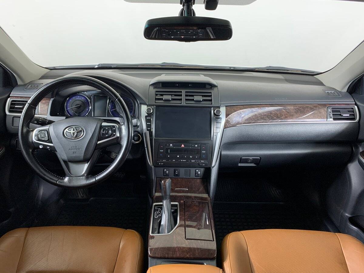 Toyota Camry с пробегом — 2017 год. Фото: #11