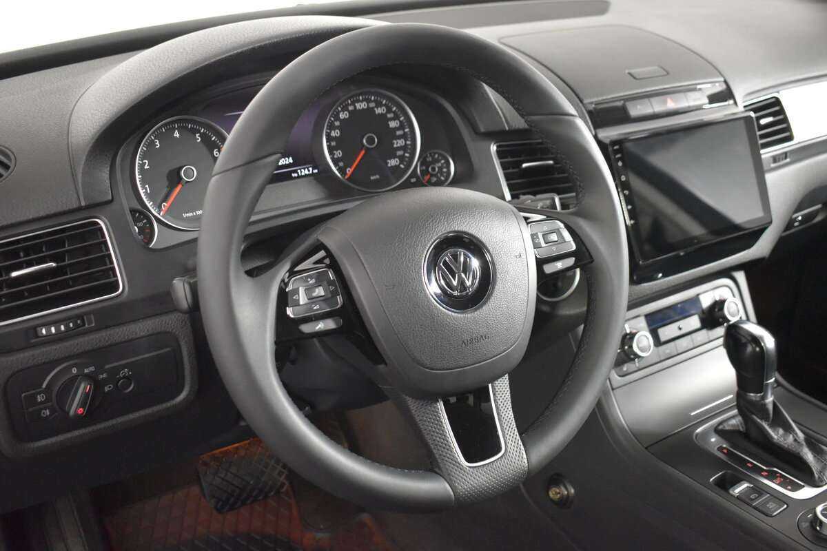 Volkswagen Touareg с пробегом — 2013 год. Фото: #11