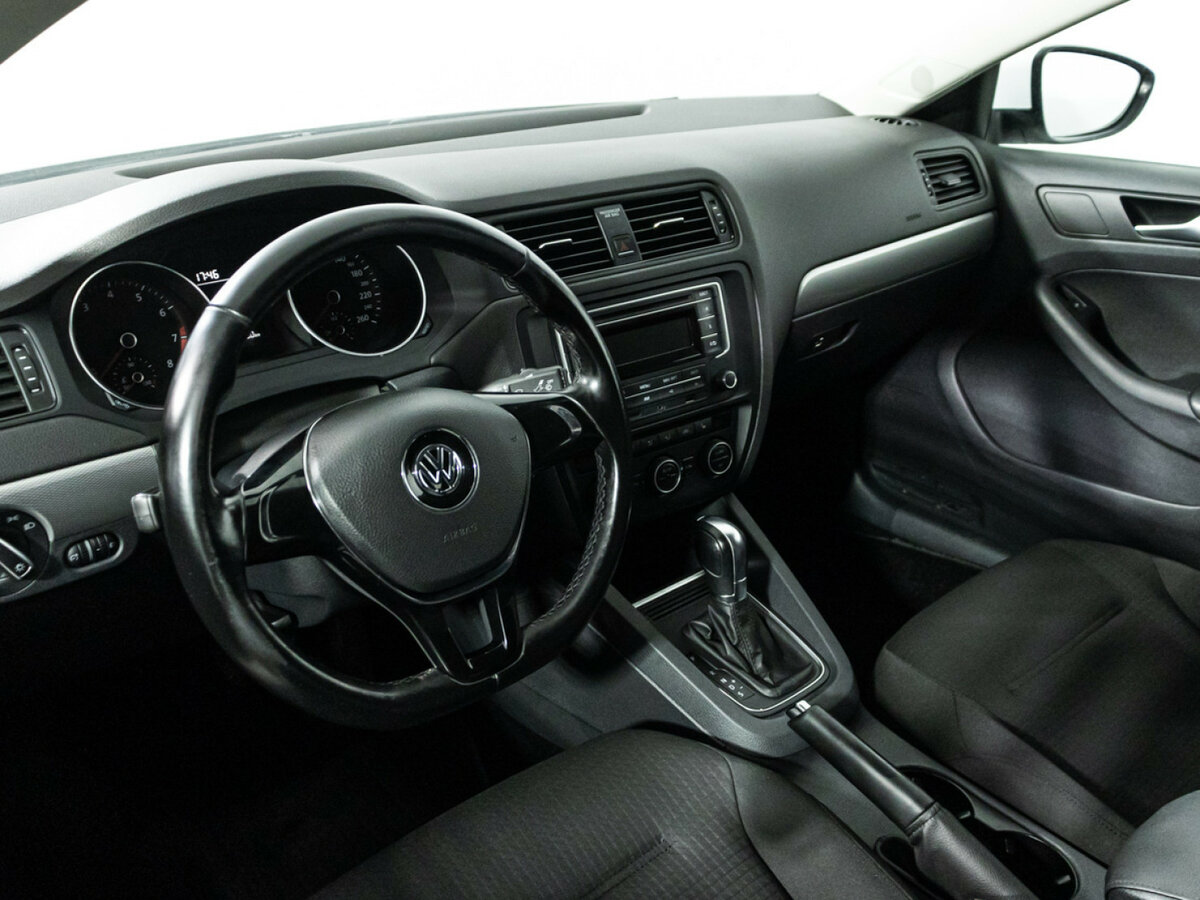 Volkswagen Jetta с пробегом — 2016 год. Фото: #10