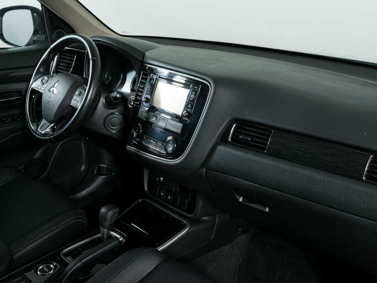 Mitsubishi Outlander с пробегом — 2017 год. Фото: #6