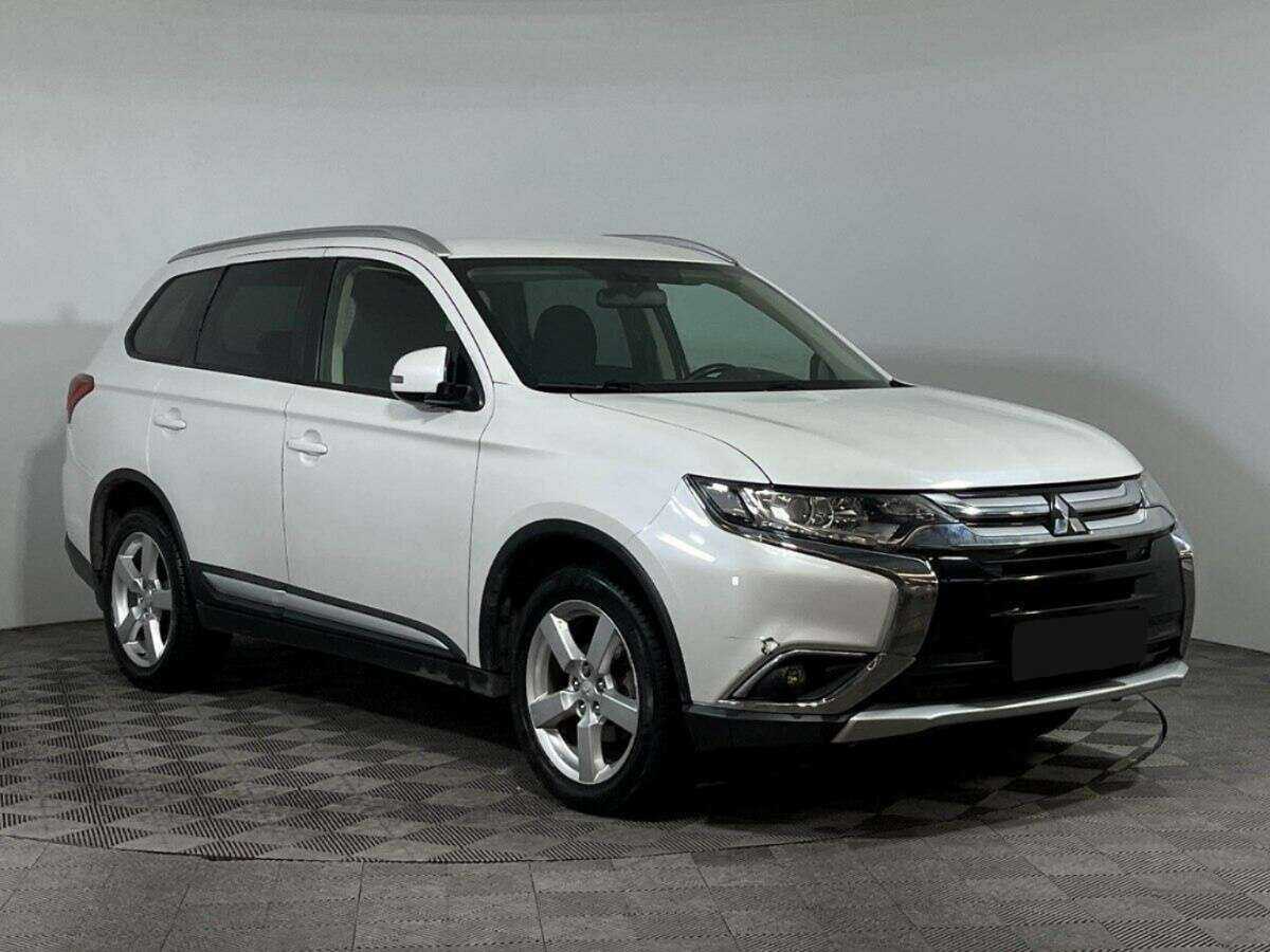 Mitsubishi Outlander с пробегом — 2018 год. Фото: #2