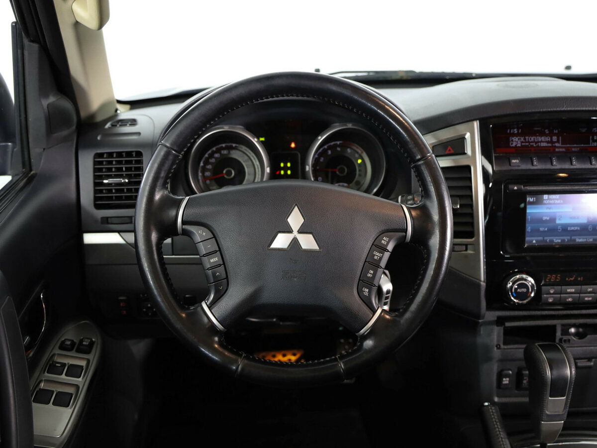 Mitsubishi Pajero с пробегом — 2015 год. Фото: #9