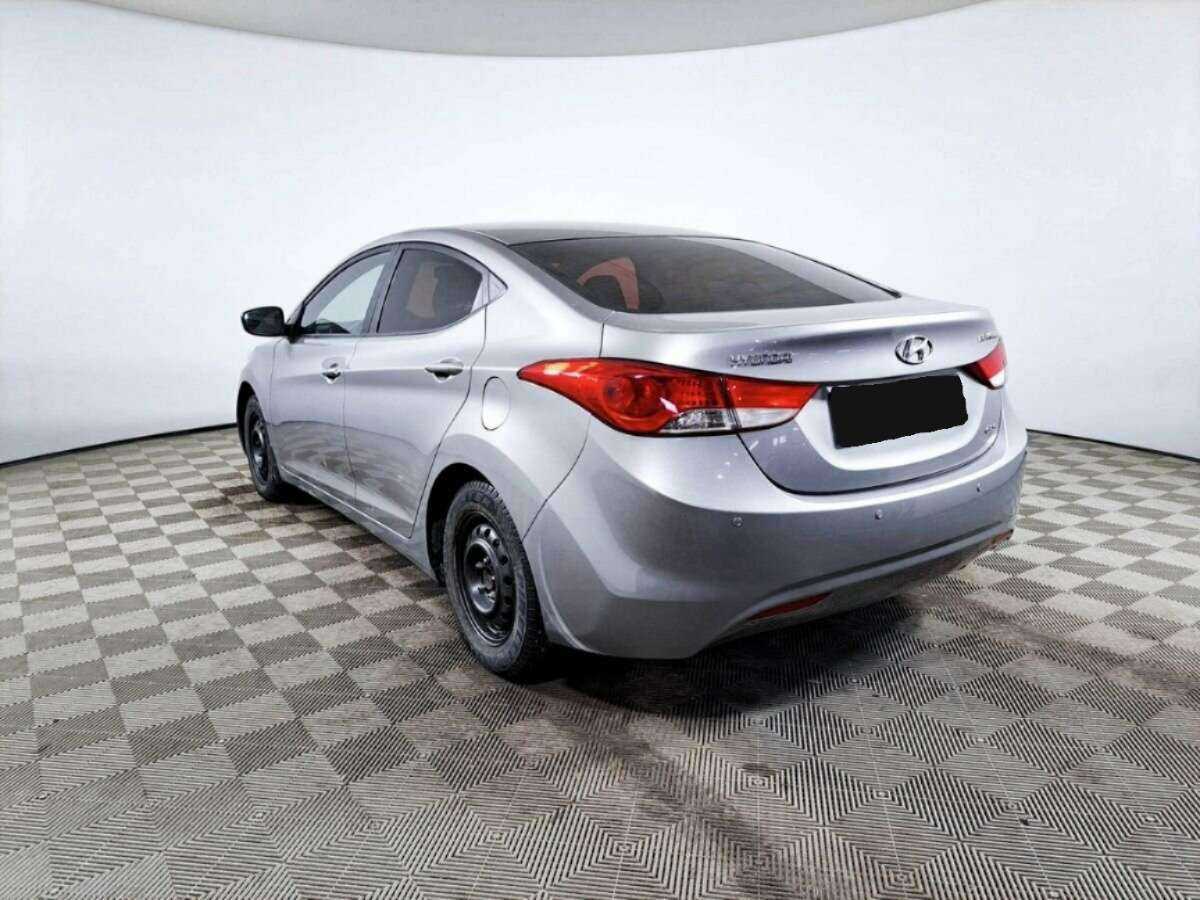 Hyundai Elantra с пробегом — 2013 год. Фото: #6