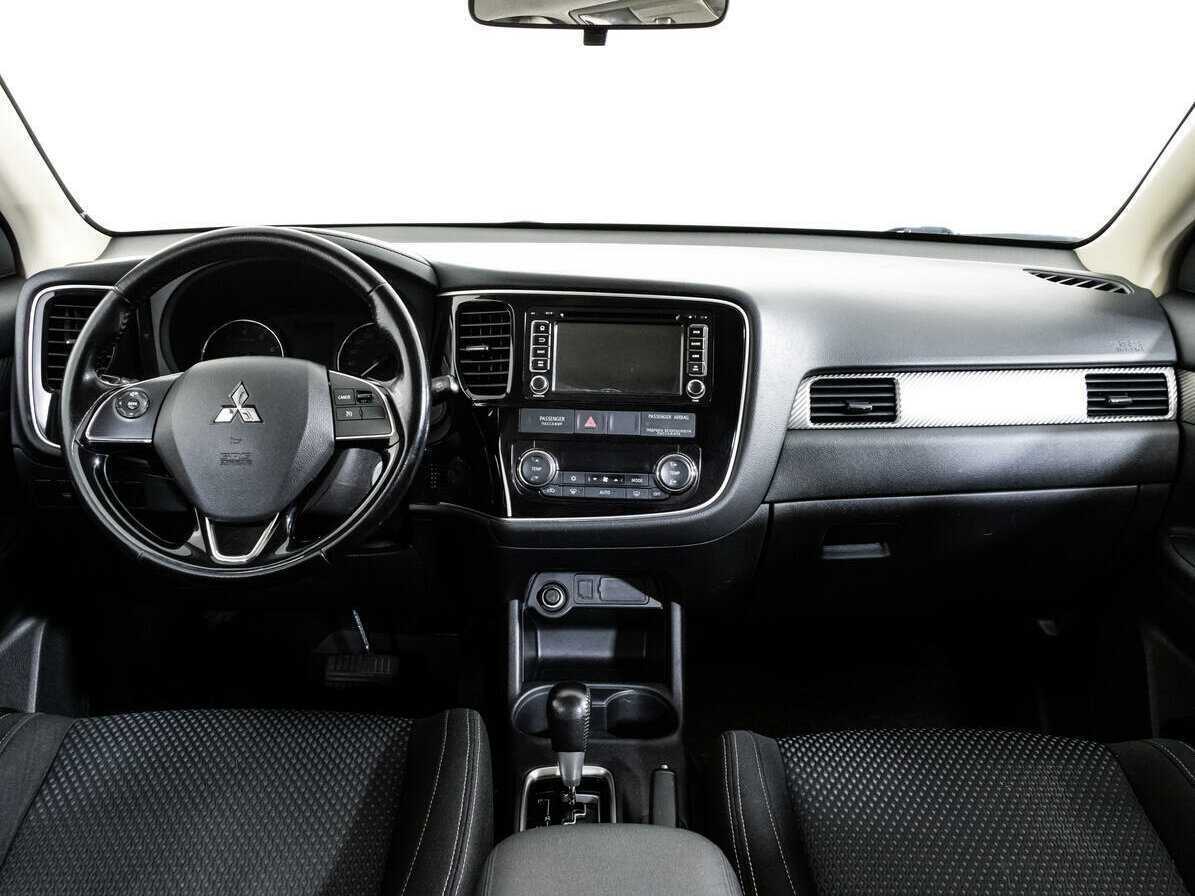 Mitsubishi Outlander с пробегом — 2016 год. Фото: #7