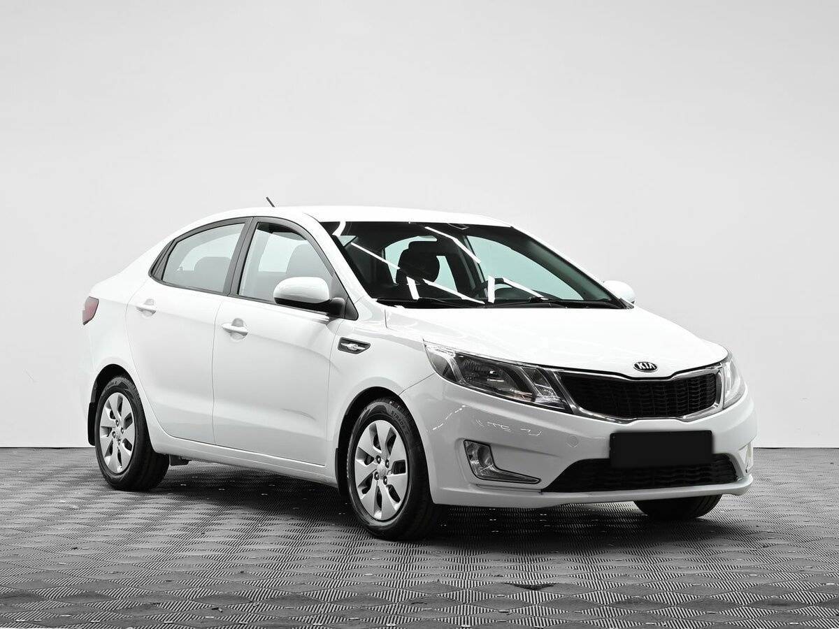 Kia Rio с пробегом — 2013 год. Фото: #1