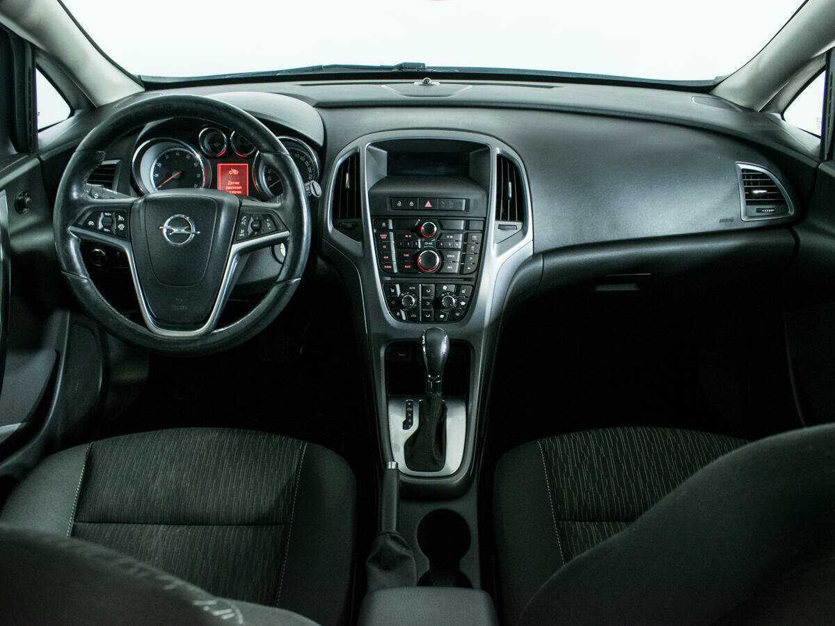 Opel Astra с пробегом — 2014 год. Фото: #11