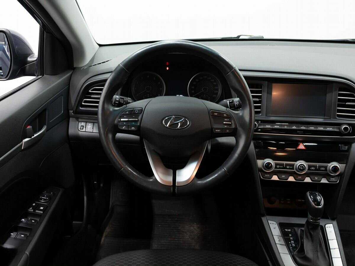 Hyundai Elantra с пробегом — 2020 год. Фото: #15