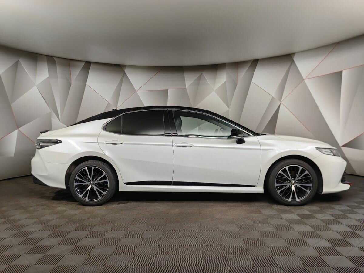 Toyota Camry с пробегом — 2020 год. Фото: #5