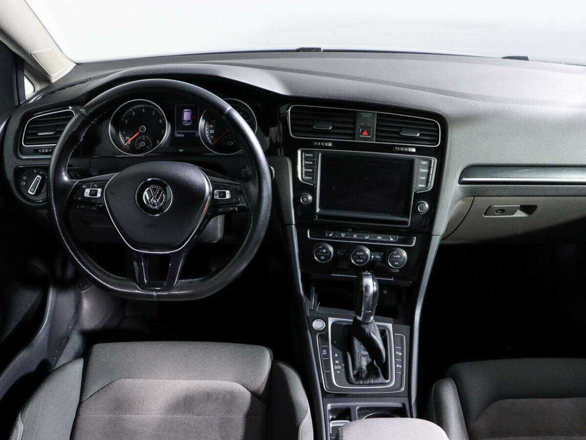 Volkswagen Golf с пробегом — 2013 год. Фото: #11