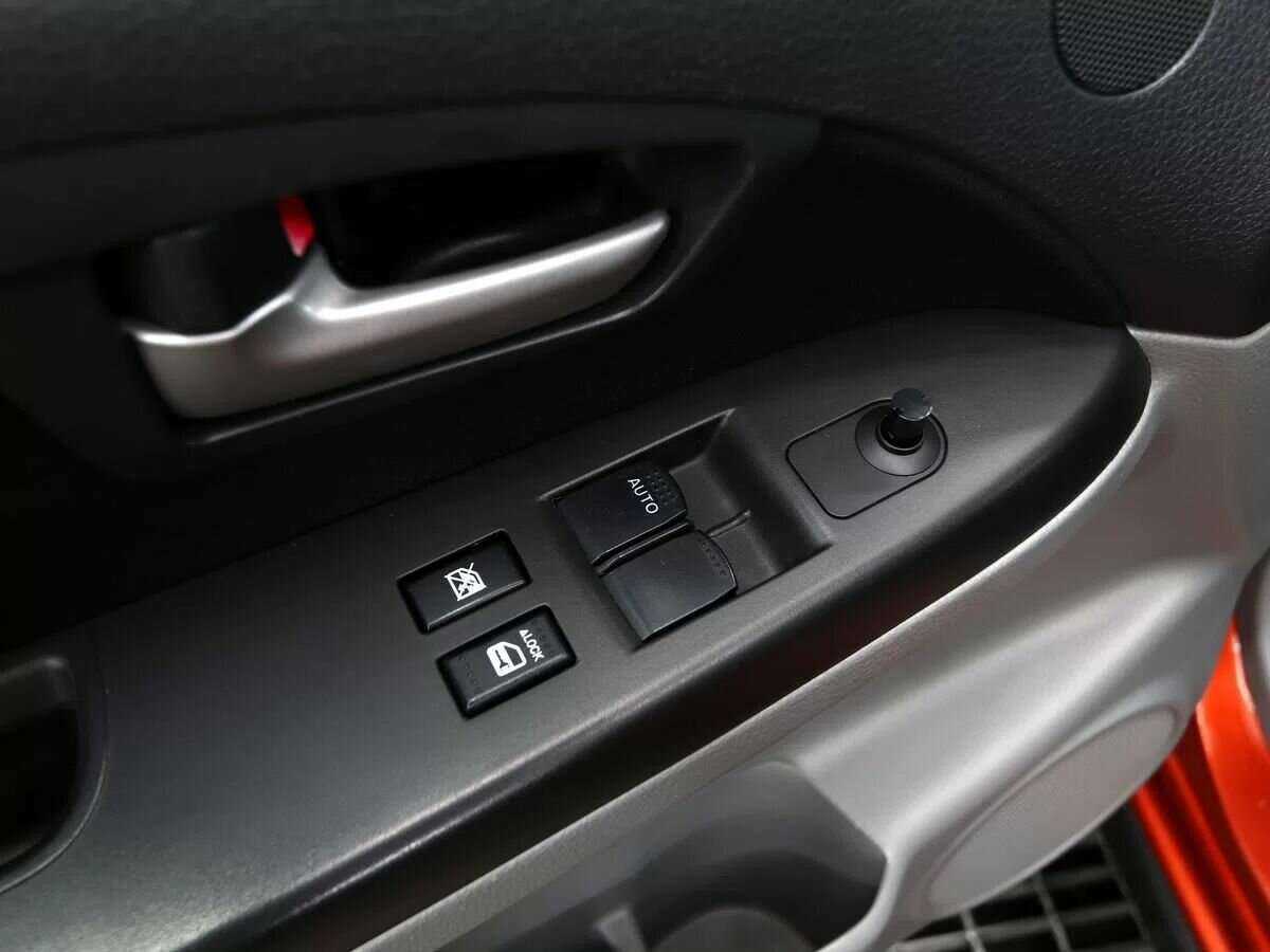 Suzuki SX4 с пробегом — 2013 год. Фото: #15