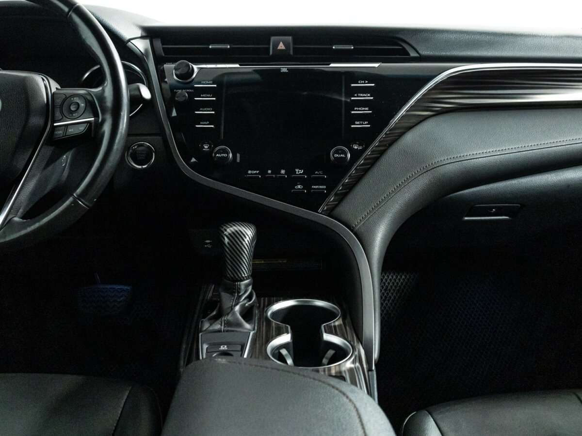 Toyota Camry с пробегом — 2018 год. Фото: #13