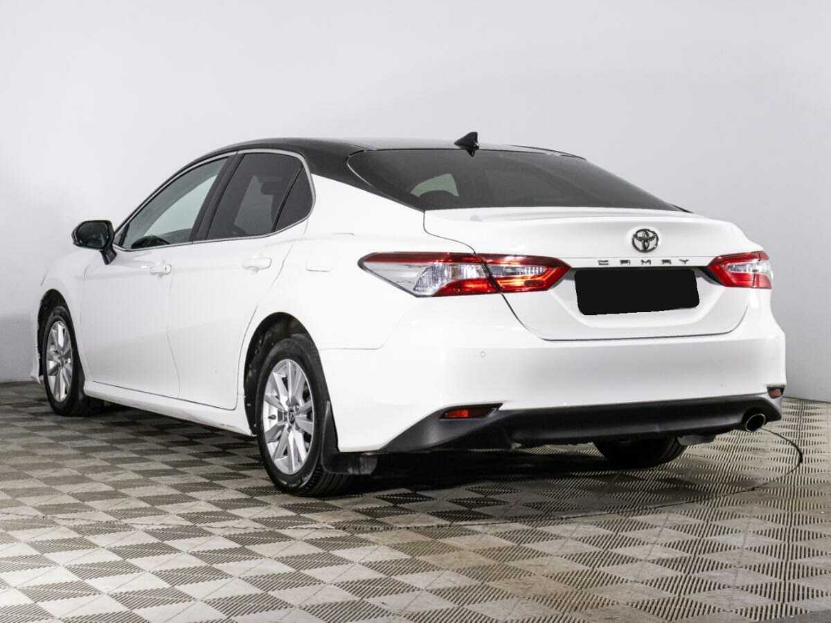 Toyota Camry с пробегом — 2019 год. Фото: #6