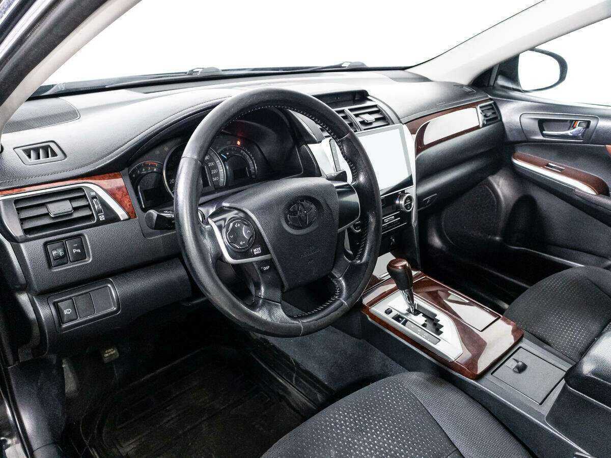 Toyota Camry с пробегом — 2012 год. Фото: #10