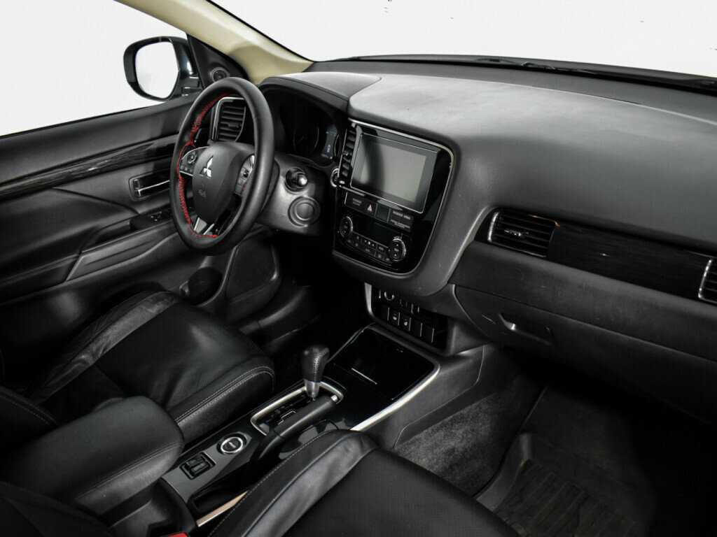 Mitsubishi Outlander с пробегом — 2017 год. Фото: #12