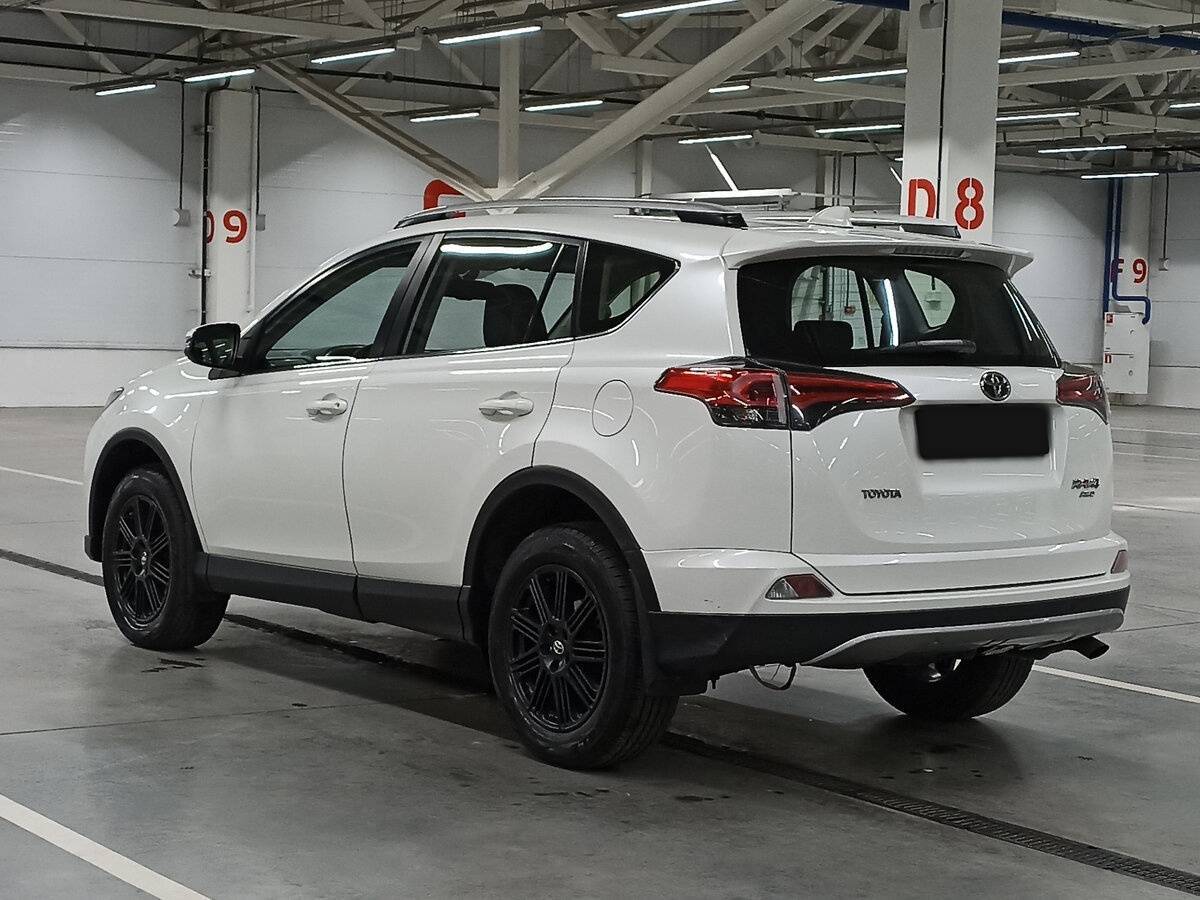 Toyota RAV4 с пробегом — 2017 год. Фото: #6