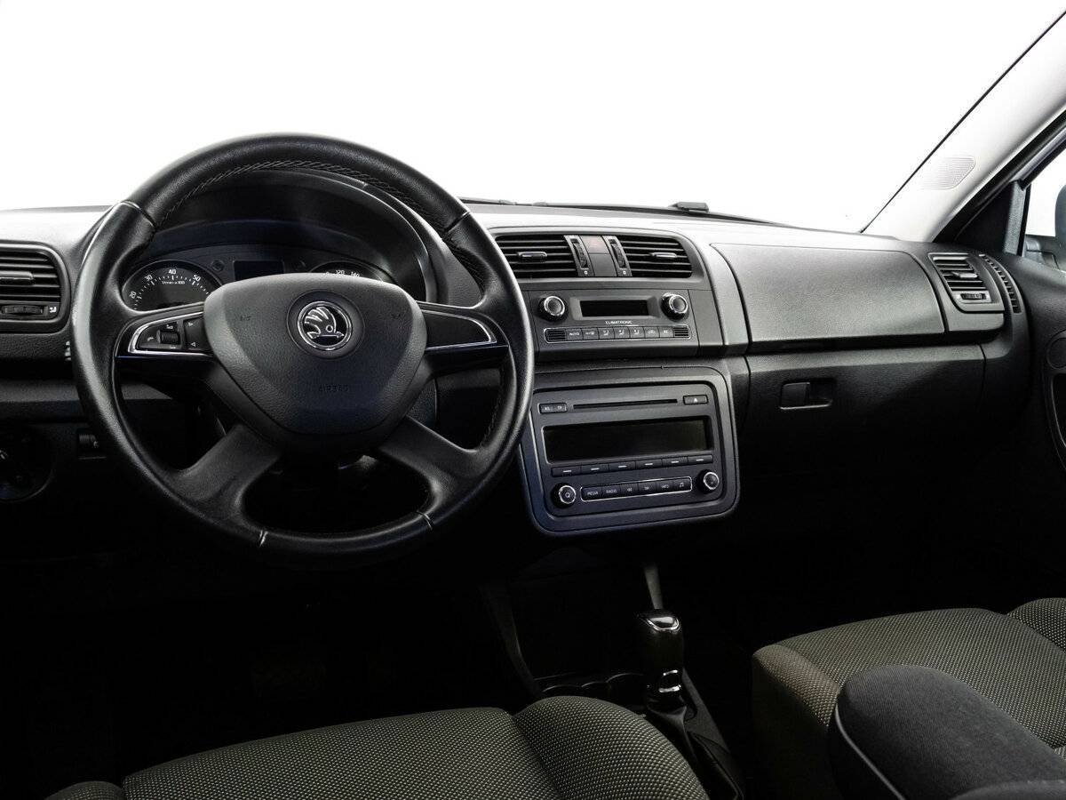 Skoda Fabia с пробегом — 2013 год. Фото: #10