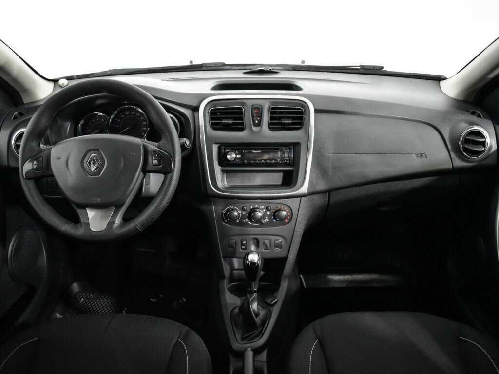 Renault Sandero с пробегом — 2016 год. Фото: #11