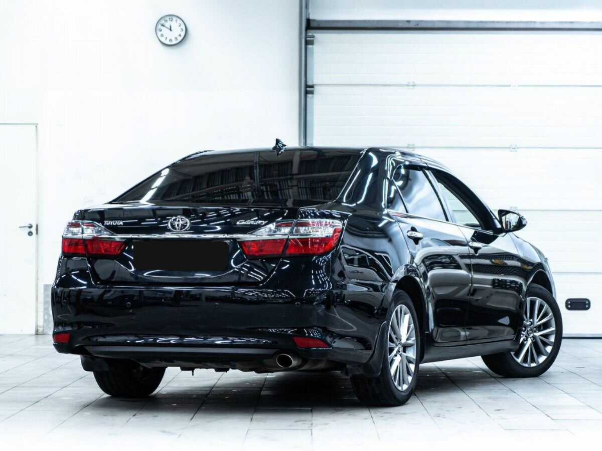 Toyota Camry с пробегом — 2017 год. Фото: #2