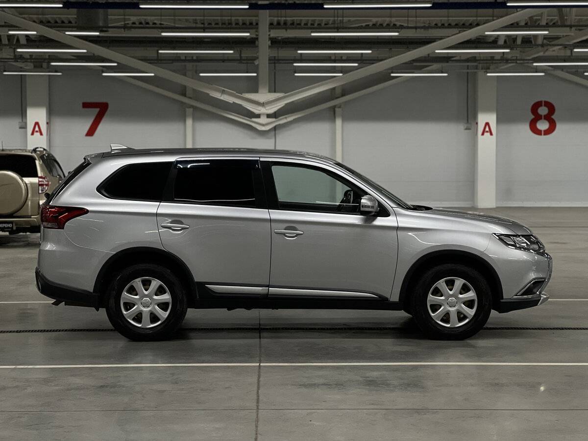 Mitsubishi Outlander с пробегом — 2017 год. Фото: #3