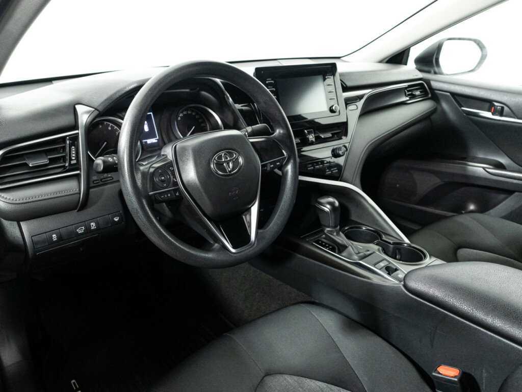 Toyota Camry с пробегом — 2021 год. Фото: #10
