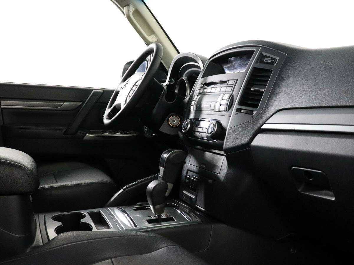 Mitsubishi Pajero с пробегом — 2014 год. Фото: #6
