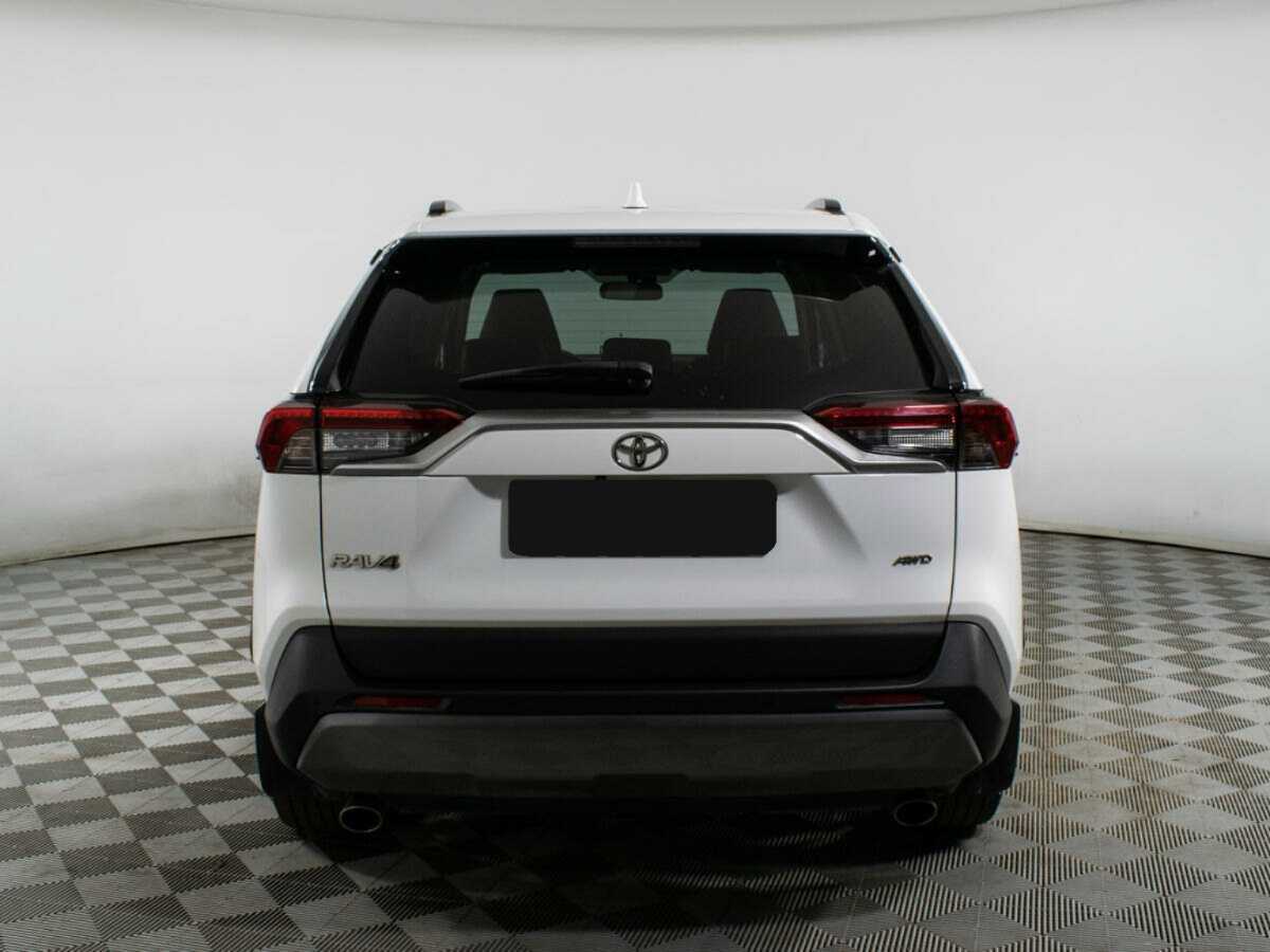 Toyota RAV4 с пробегом — 2020 год. Фото: #4
