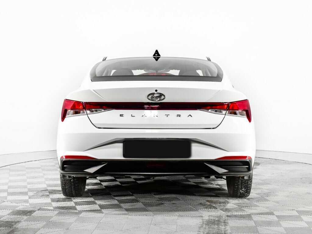 Hyundai Elantra с пробегом — 2021 год. Фото: #5