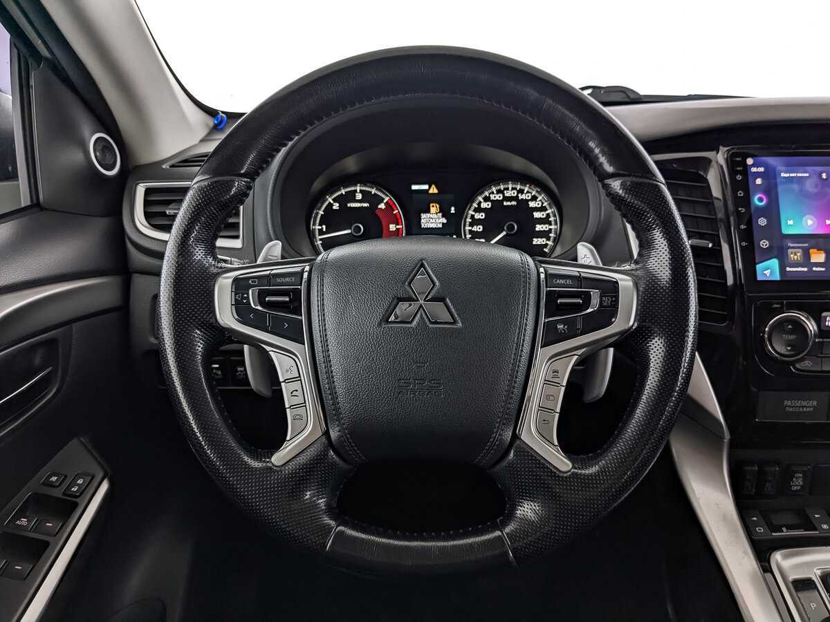 Mitsubishi Pajero Sport с пробегом — 2017 год. Фото: #19