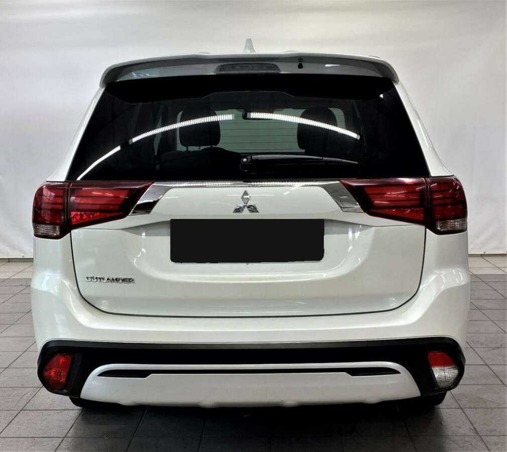 Mitsubishi Outlander с пробегом — 2021 год. Фото: #2
