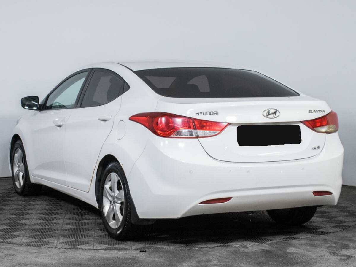 Hyundai Elantra с пробегом — 2013 год. Фото: #6