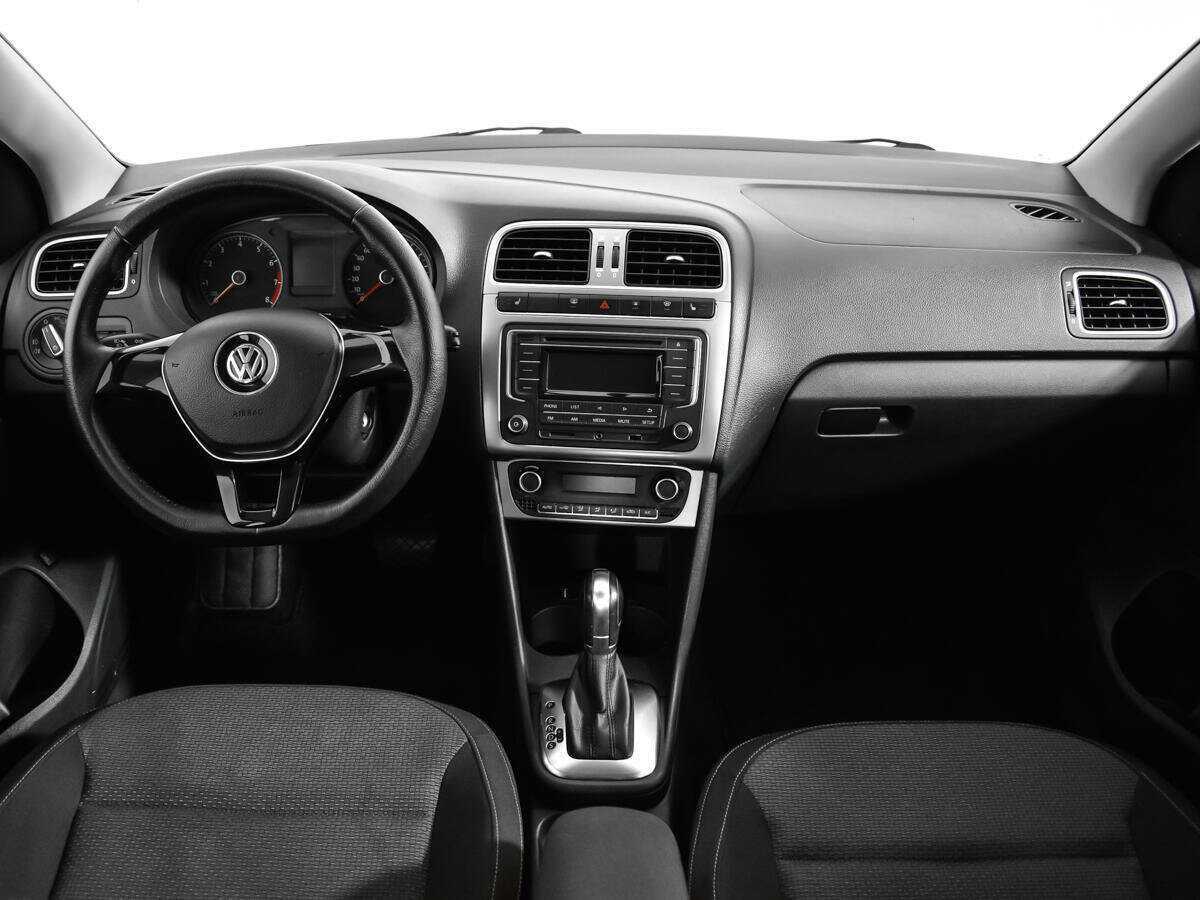 Volkswagen Polo с пробегом — 2016 год. Фото: #11