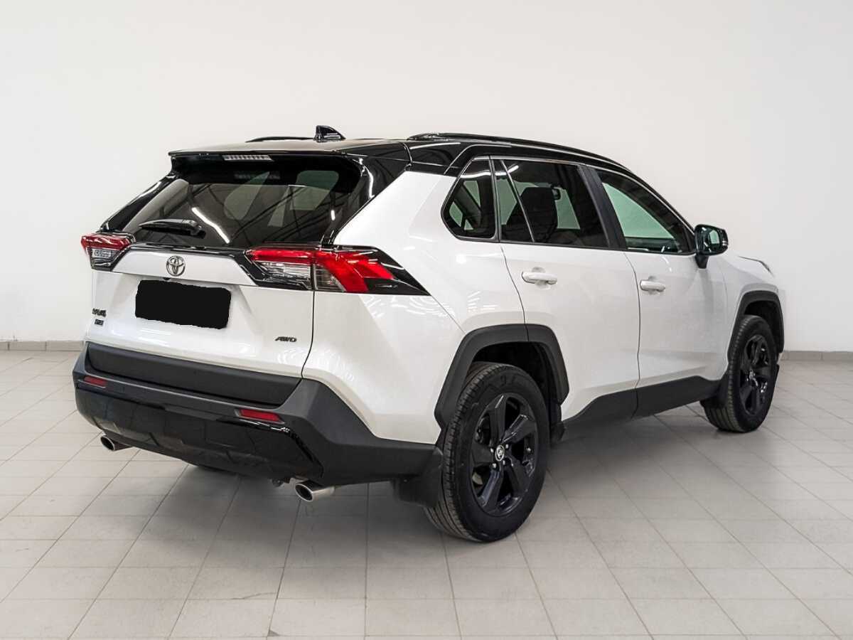 Toyota RAV4 с пробегом — 2021 год. Фото: #4