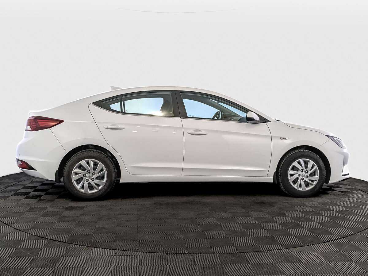 Hyundai Elantra с пробегом — 2020 год. Фото: #3