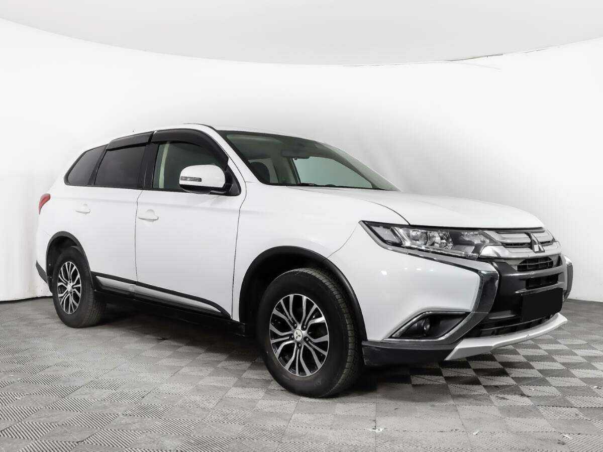 Mitsubishi Outlander с пробегом — 2016 год. Фото: #2