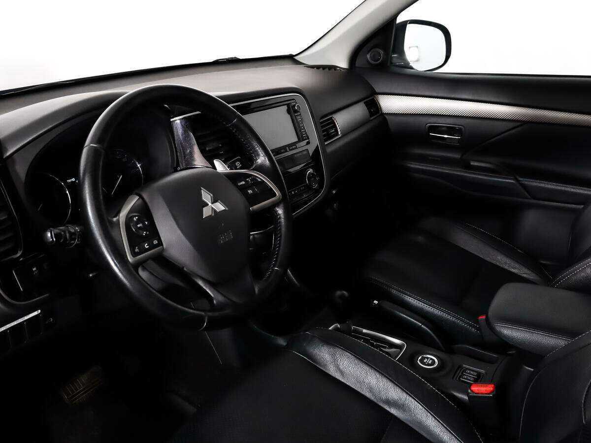 Mitsubishi Outlander с пробегом — 2014 год. Фото: #11