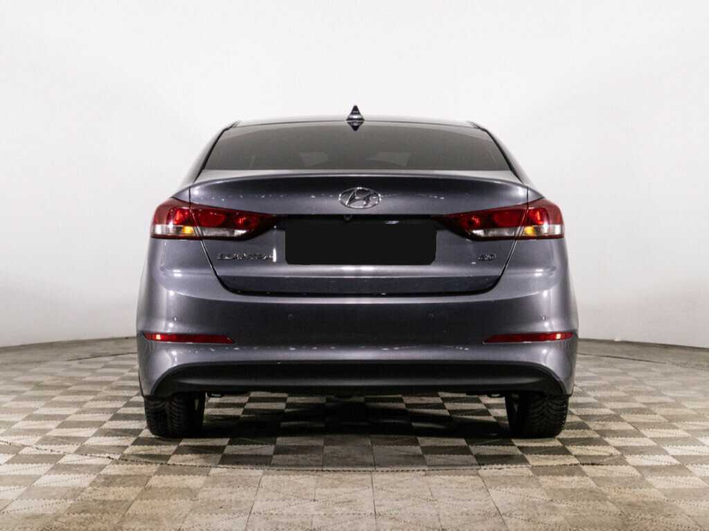 Hyundai Elantra с пробегом — 2018 год. Фото: #5