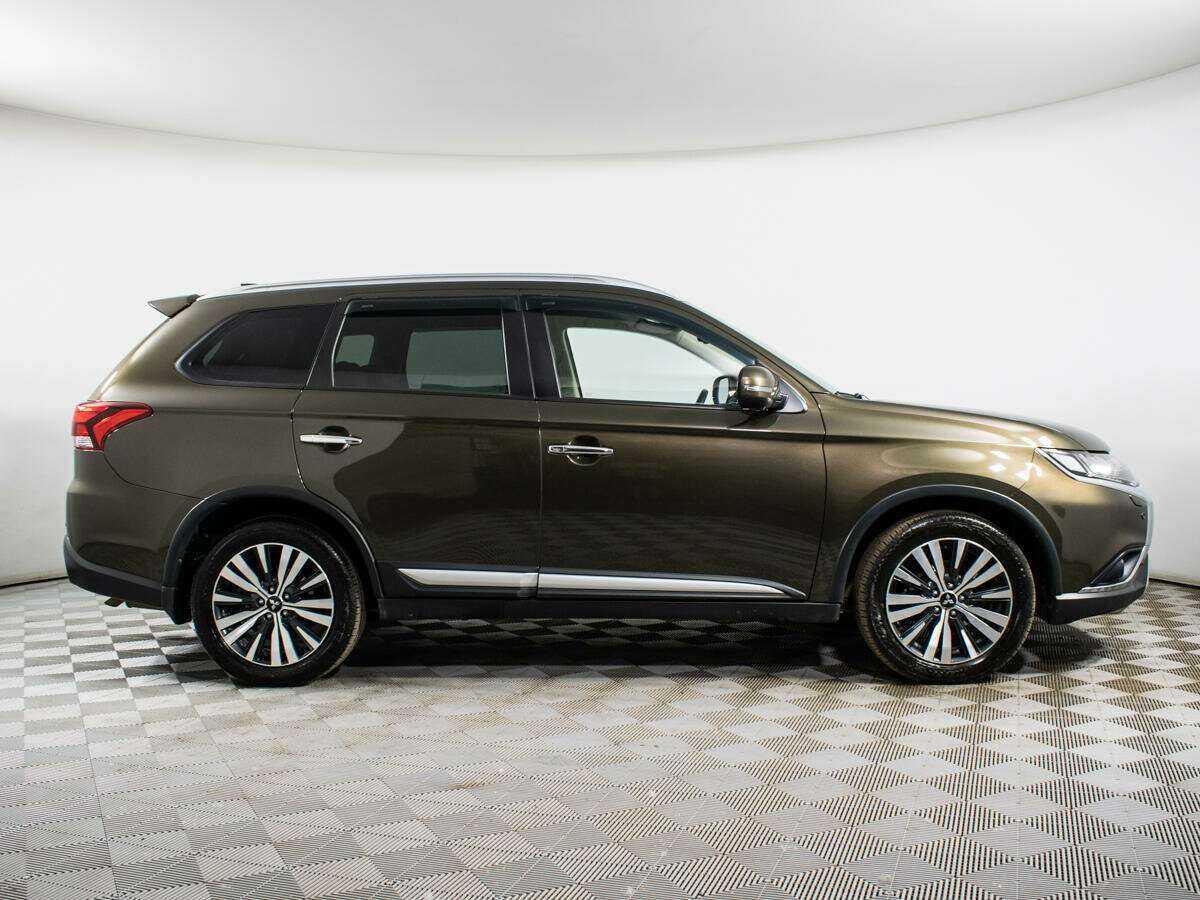 Mitsubishi Outlander с пробегом — 2018 год. Посмотреть фото