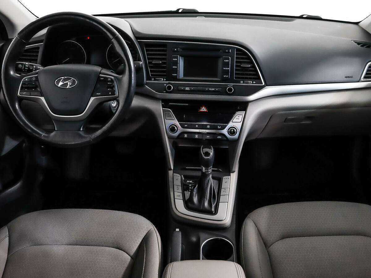 Hyundai Elantra с пробегом — 2017 год. Фото: #11
