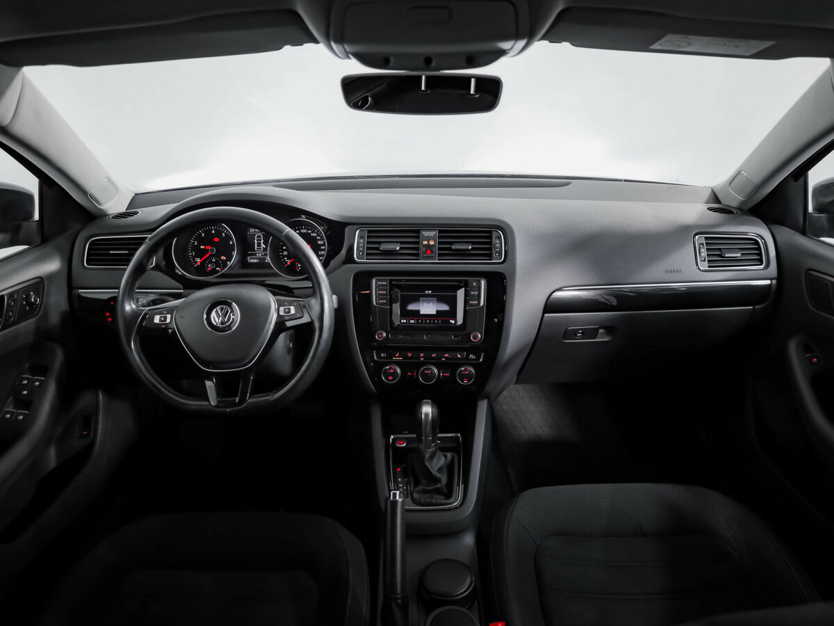 Volkswagen Jetta с пробегом — 2017 год. Фото: #7