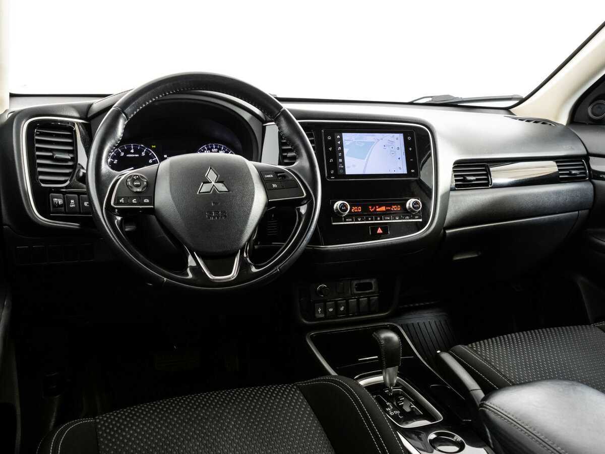 Mitsubishi Outlander с пробегом — 2020 год. Фото: #8