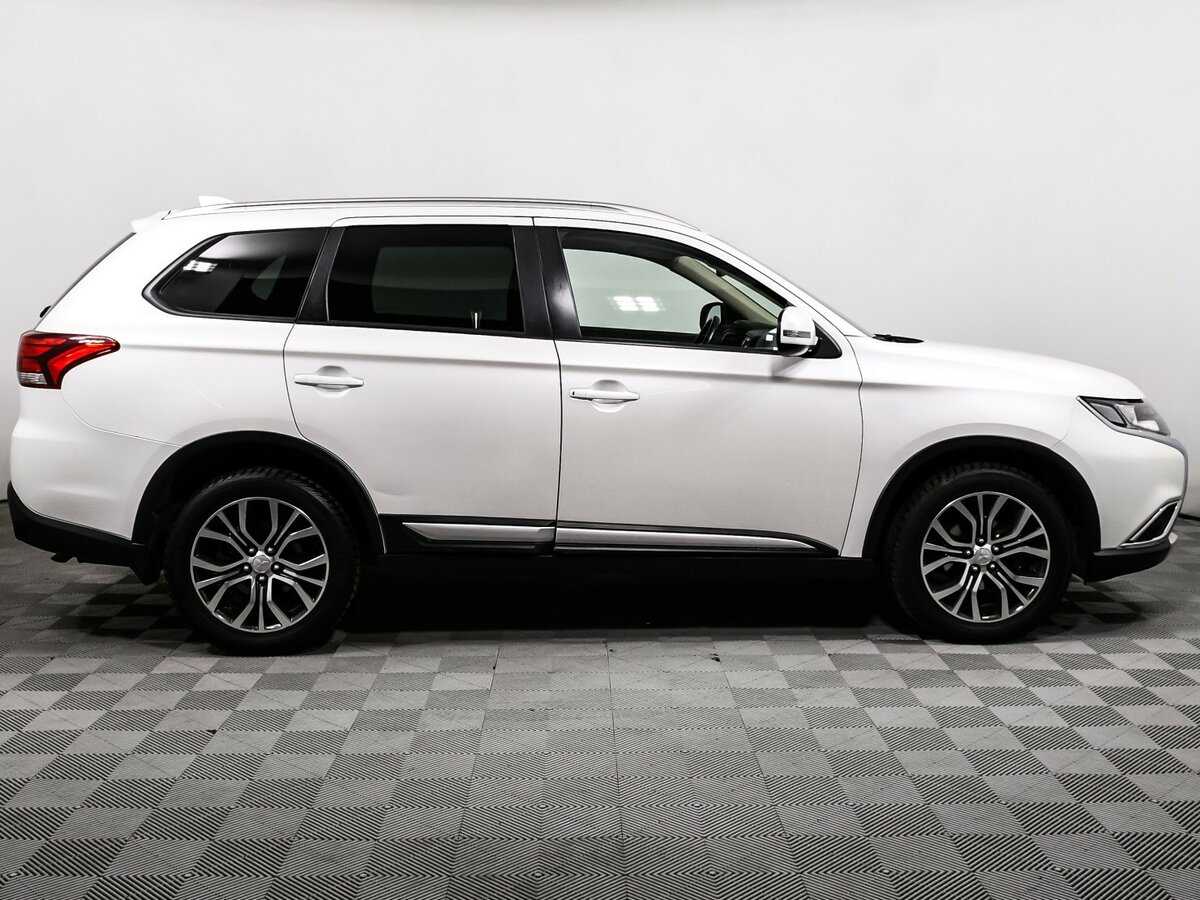 Mitsubishi Outlander с пробегом — 2017 год. Фото: #3