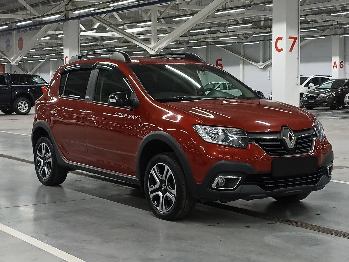 Renault Sandero с пробегом — 2018 год. Фото: #2