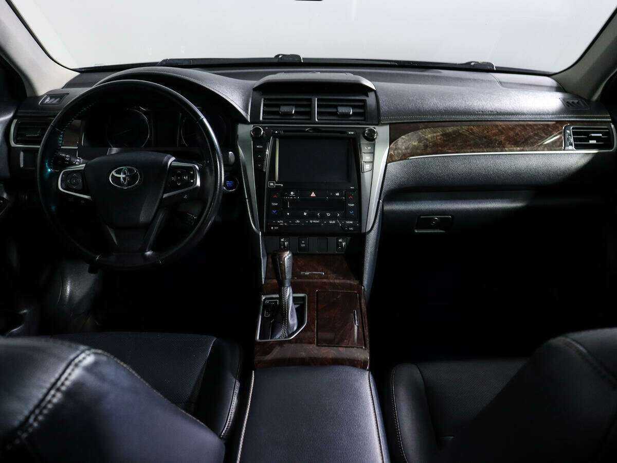 Toyota Camry с пробегом — 2017 год. Фото: #9
