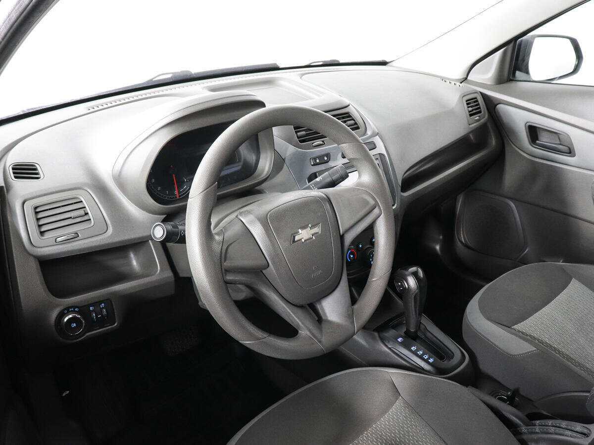 Chevrolet Cobalt с пробегом — 2013 год. Фото: #8