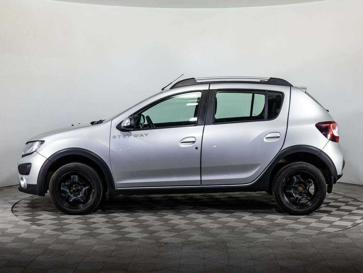 Renault Sandero с пробегом — 2015 год. Фото: #6